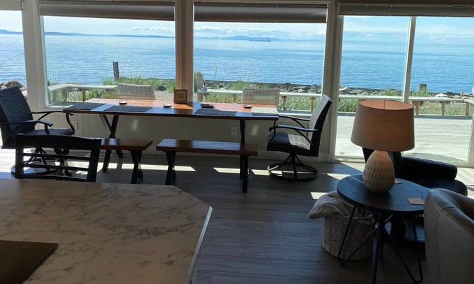 Ferndale House | Oceanfront Retreat at Sandy Point