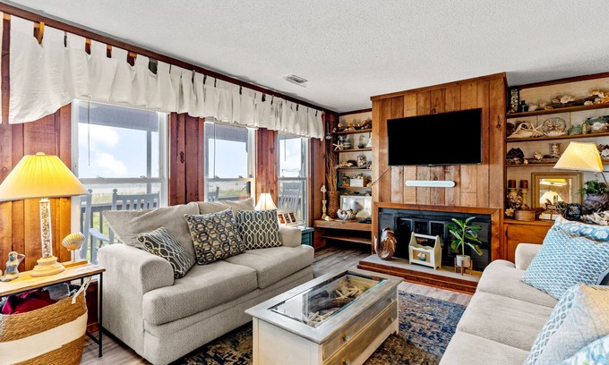 Holden Beach House | Oceanfront screened porch & private walkway to beach, 3 outdoor showers & WiFi