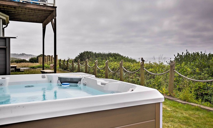 South Beach Cottage | Oceanfront South Beach Home w/Hot Tub & Sauna