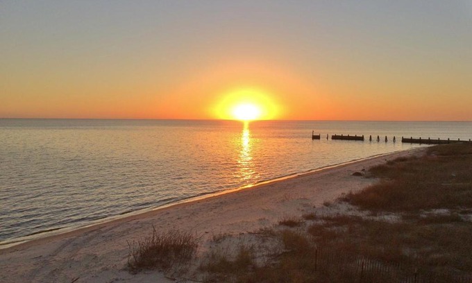 Ocean Springs House | Oceanfront Stilt House with Deck on Private Beach!