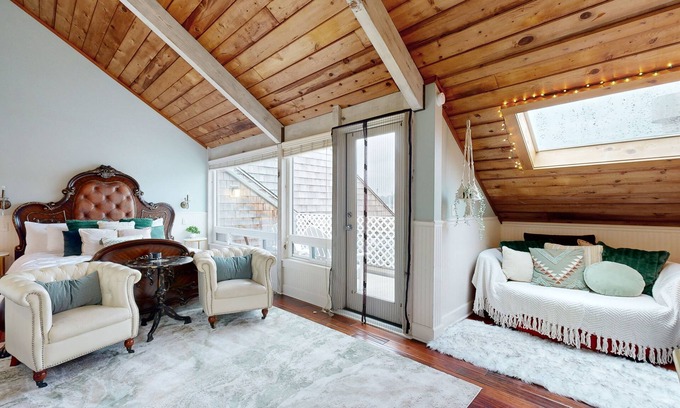 Historic Bayfront Apartment | Oceanfront studio - harbor views, shared sauna & dog-friendly