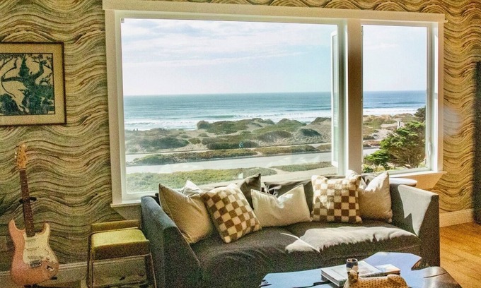 Parkside Apartment | Oceanfront & top-floor, 2-bedroom apartment in San Francisco