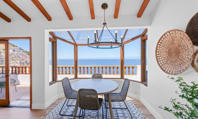 Avalon Condo | Oceanfront Villa in Catalina’s Hamilton Cove, Golf Cart + Stunning Views