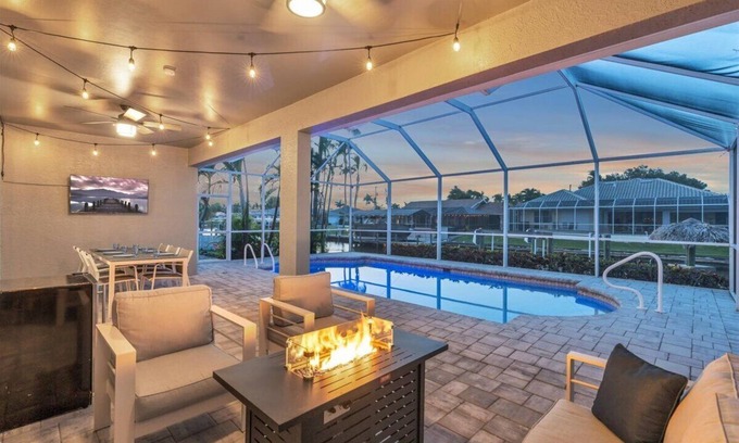 Fort Myers House | OCEANLUX-Luxury+Gulf Access+Heated Pool+Kayaks+Golf+Chefs Kitchen+Games