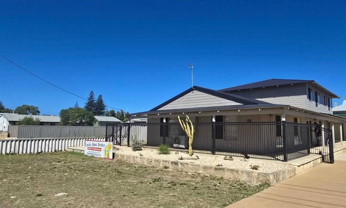 Lancelin House | Oceans Eight A stunning 8-bedroom home -perfect for larger or multiple families.