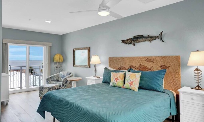 Marathon Condo | Oceans Retreat 1B/2Ba Steps to Pool, Atlantic Oc