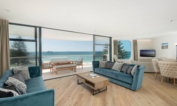 Mount Maunganui Apartment | Oceanside Haven Resort Luxury Sea Views & Beach