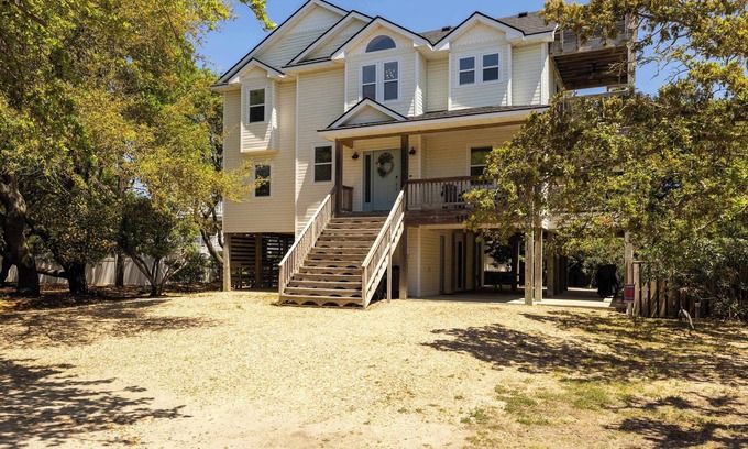 Duck House | Oceanside retreat with pool & spa, June Weeks Open