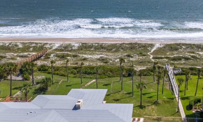 Atlantic Beach Apartment | Oceanview and Poolside Studio at The Atlantic Beach Estate & Gardens