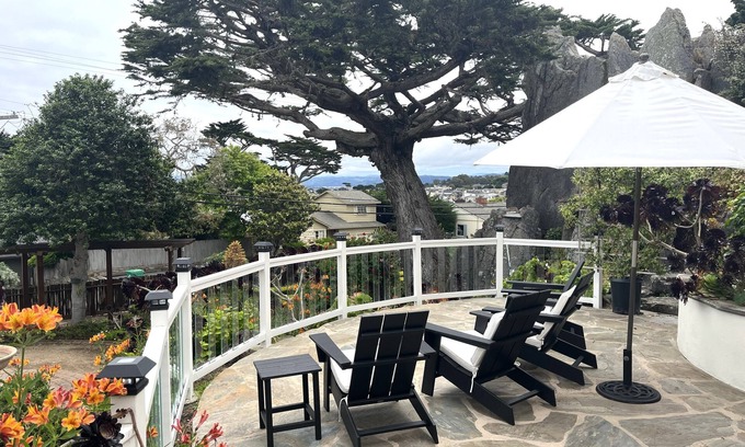 Pacific Grove Cottage | Oceanview Lover's Point Cottage