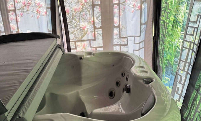 West Porpoise Bay House | Oceanview short term rental at lookout Avenue.