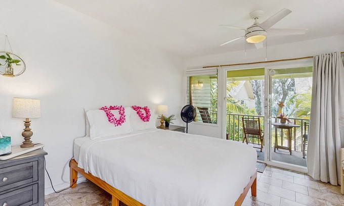 Wailua House Lots Apartment | Oceanview Studio with private lanai, outdoor pool, BBQ area & beach access