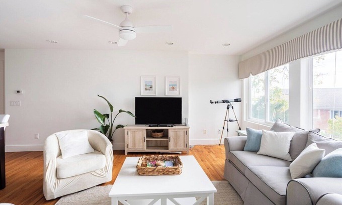 New London Villa | Oceanview Villa Sleeps 22 Fireplaces Beach Passes Pet Friendly