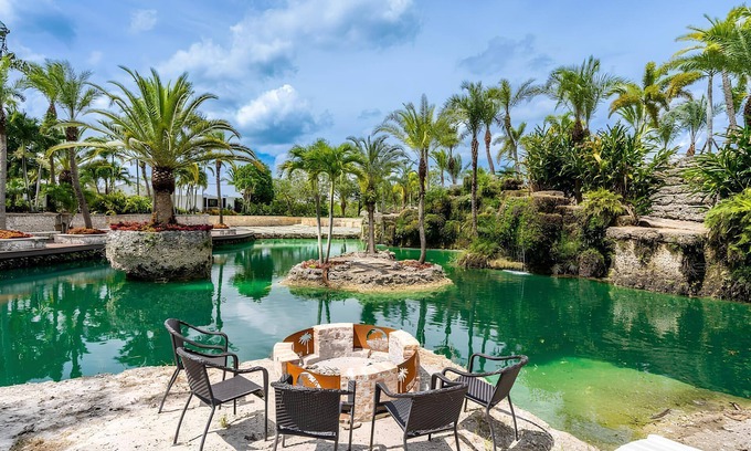 Homestead House | October Pink PROMO Miami SW Stunning Garden & Pool