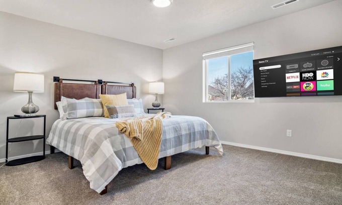 Caldwell House | ♥️ of Caldwell★KingBed★Fast Wifi★5min>I84★