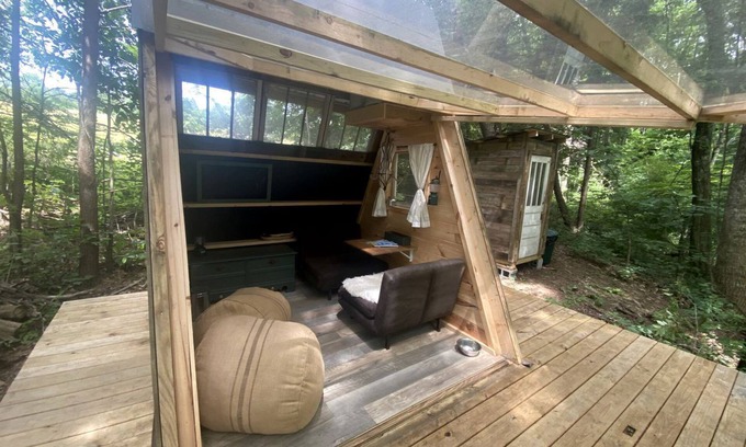 Grandview Cabin | Off-Grid Experience in Cozy Mini A-Frame in Picturesque Tennessee
