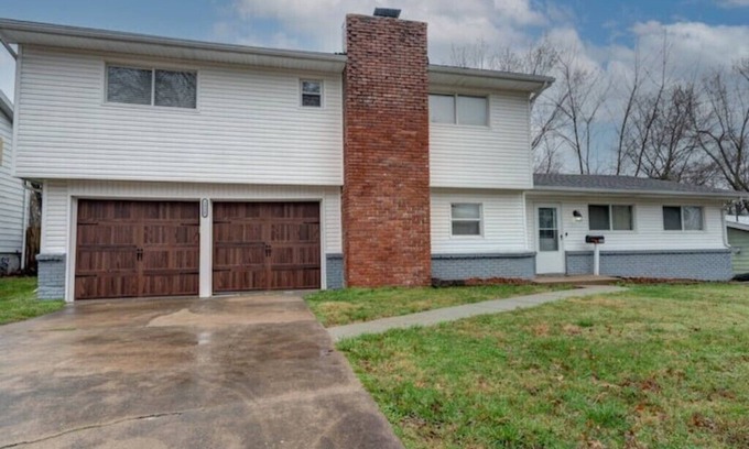 Southeast Springfield House | OHHHH Soo Cozy Large & In Charge 4 bedroom homen