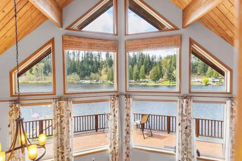 Eatonville House | Ohop Lake Escape