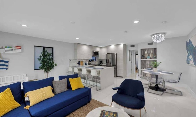 Hollywood House | Oia Villa "Jewel By the Sea"