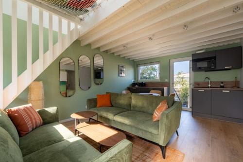Valenciennes Apartment | OIQIA Air Nomad Vancouver
