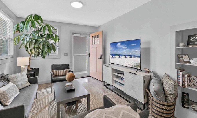 Fort Walton Beach House | Okaloosa Island 2BR Beach Bungalow on Beach Access