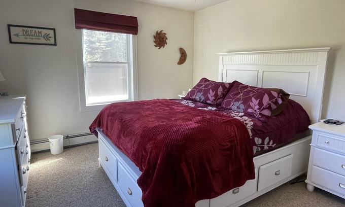 Mount Holly Apartment | Okemo getaway. Cozy 2 bedroom just 5 miles from Okemo, 12 miles to killington.