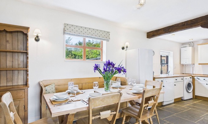 Ryde Cottage | Old Byre, Little Upton Farm