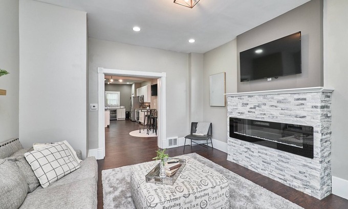 St. Charles Historic District House | Old Charm, Benton Home, Fireplace, backyard firepit &10 min walk to Main Street