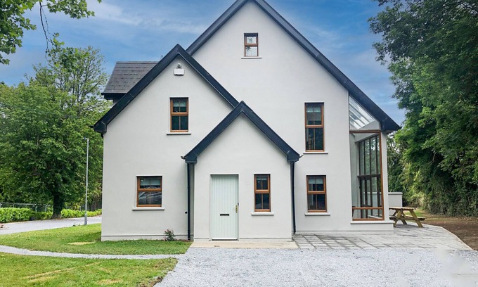 Terryglass Ski Chalet | Old Court Holiday Home (4 Bed - Sleeps 8)