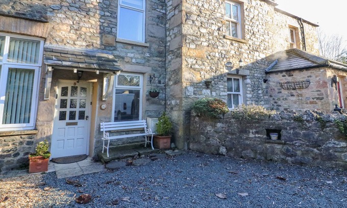 Kirkby Lonsdale Cottage | OLD FARM COTTAGE, romantic in Kirkby Lonsdale