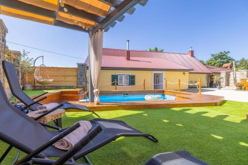 Lika-Senj House | Old house Rustica with pool, jacuzzi and tavern - Valincic