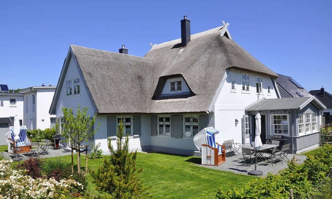 Glowe House | Old Katen Glowe - Two FHH in the Thatched Cottage, many romantic details