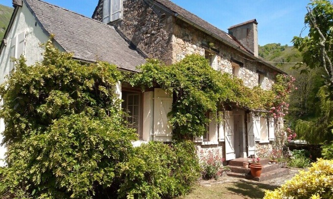 Sainte-Engrace Other | Old Pyrenean farmhouse in beautiful Sainte-Engrâce. Max 6 adults + one child