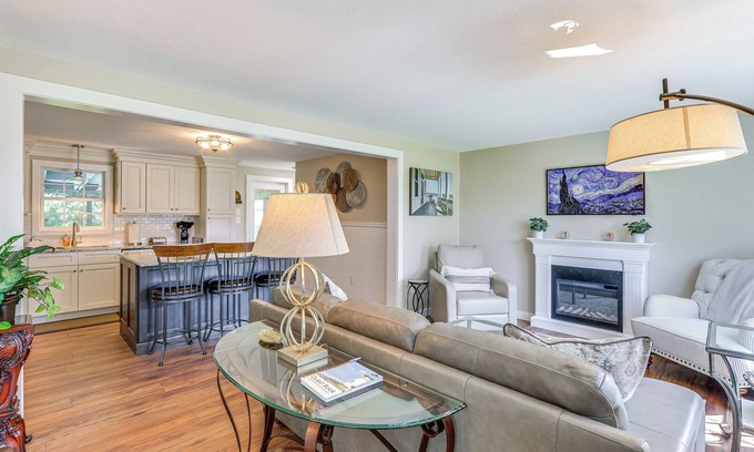 Old Saybrook Center House | Old Saybrook Home w/Screened Porch & Ocean View!