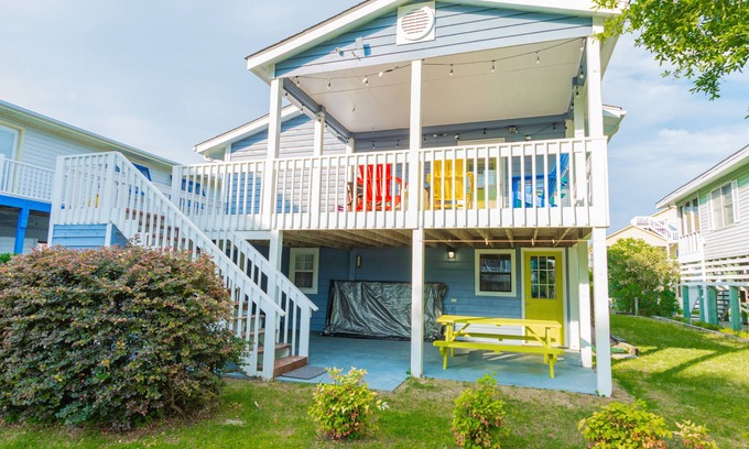 Sunset Beach Cottage | Old School Beach Cottage with Flair