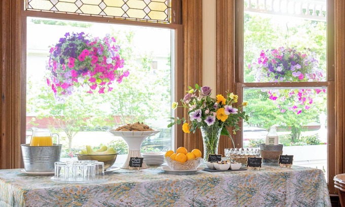 Waterbury Hotel | Old Stagecoach Inn