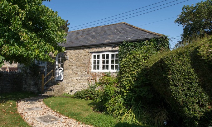 Mudford House | Old Stone Gardeners Cottage in Somerset with peaceful secluded garden