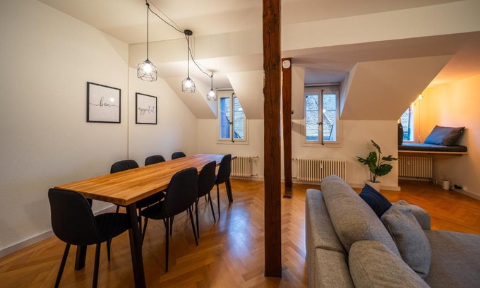 Thun Apartment | Old town apt in the heart of Thun with garden