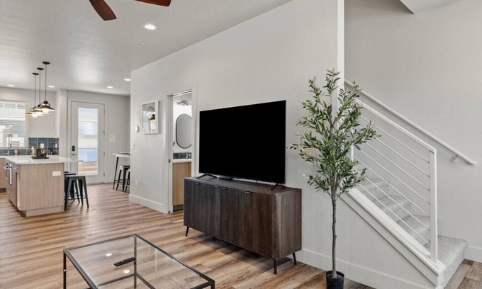 Old Town North House | Old Town Luxe 3BR Retreat