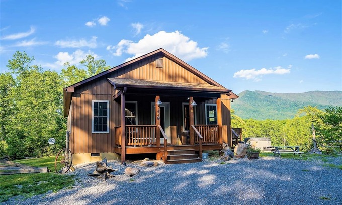 Luray Cabin | Old Wagon Ridge | 0 Bed, 1.5 Bath
