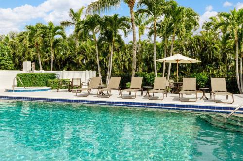 Marco Island Hotel | Olde Marco Island Inn and Suites
