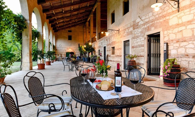 Longare Apartment | Oleandri apartment with one bedroom and one bathroom on the ground floor with wheelchair access (apartment 2)