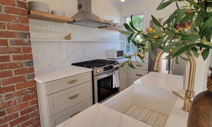 North Charleston House | Olive Branch Cottage, Historic Park Circle, Nearby Restaurants, Breweries & Bars