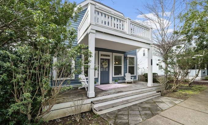 Nelscott House | Olivia Beach! Hot tub! Community Pool! 5 Minute Walk To Beach!