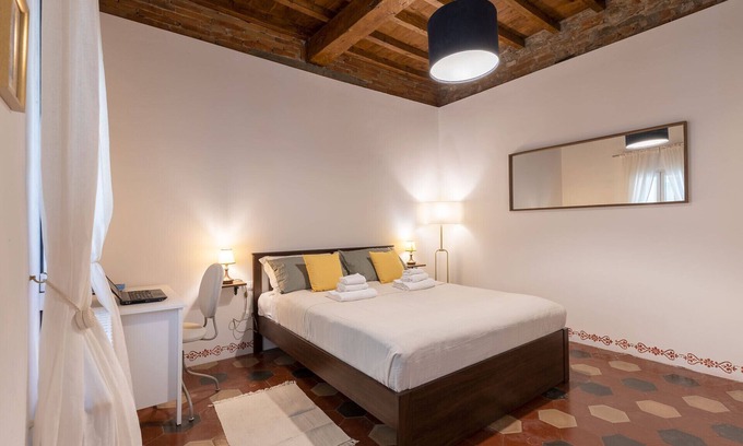 Santo Spirito Apartment | Oltrarno Family Suite in Florence