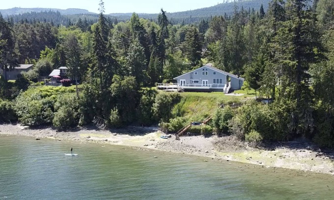 Sequim House | Olympic Forager House on the water with hot tub and kayaks