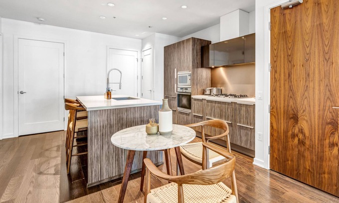 Southeast False Creek Apartment | Olympic Village at its finest