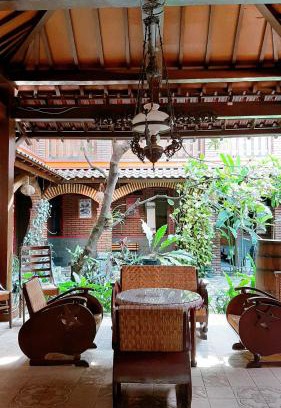 Malang House | Omah Wetan Homestay