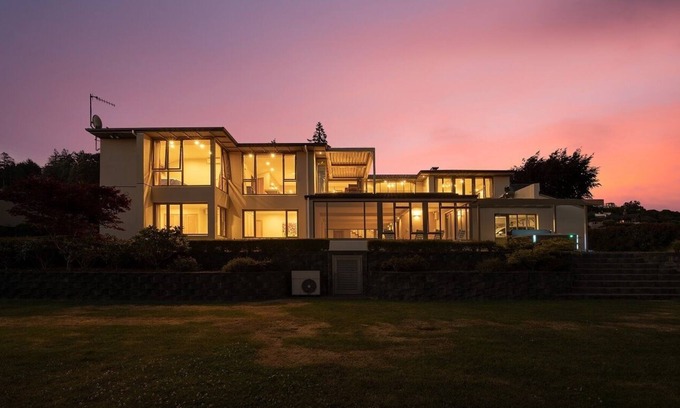 Taupo House | Omaio - Taupo - Heated Indoor Pool, Spa Pool, Cinema Room, Lake Views