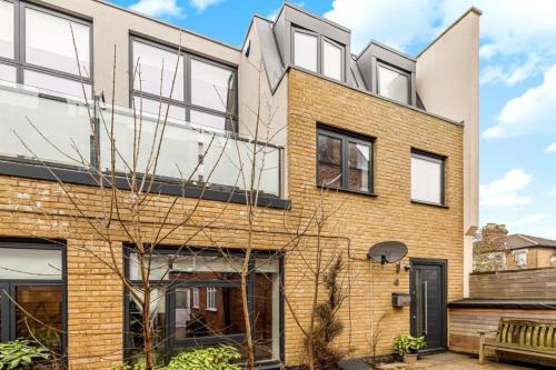 Wood Green Apartment | Omega Terrace, Luxury Modern Interior, Located Close To Alexandra Palace